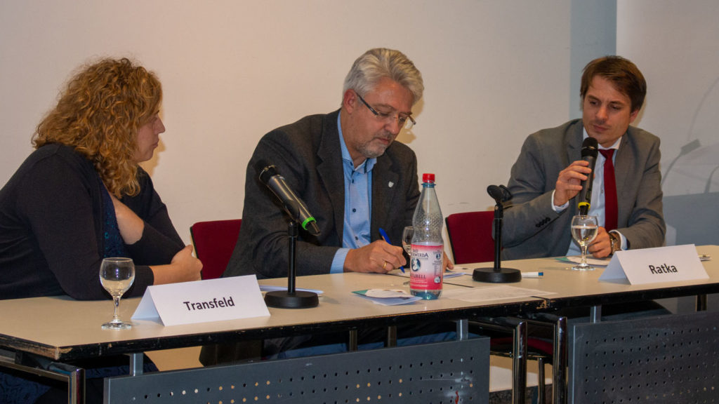Referenten auf dem Podium